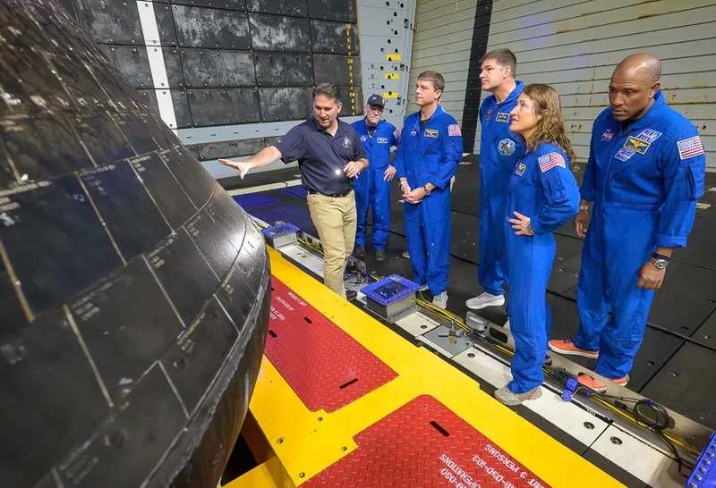Ecranul de protecție termică strălucea: astronauții Artemis II au inspectat capsulea după întoarcerea pe Pământ