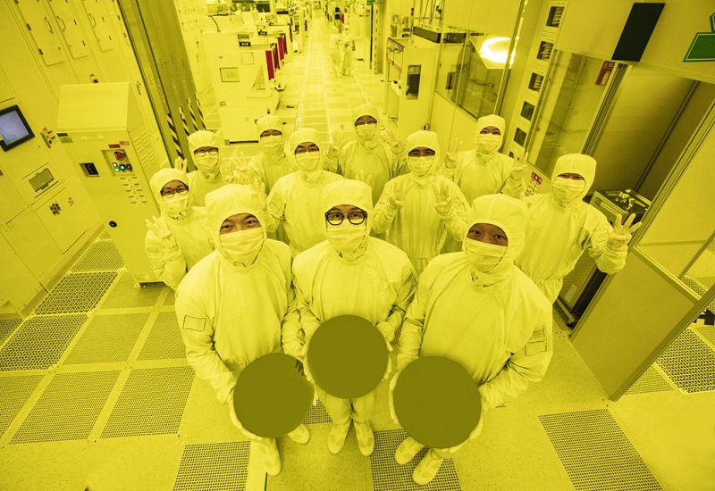 Piața mondială a semiconductorilor va atinge un volum de 1 trilion de dolari în acest an, ceea ce se întâmplă cu patru ani înainte de planificat, datorită dezvoltării inteligenței artificiale
