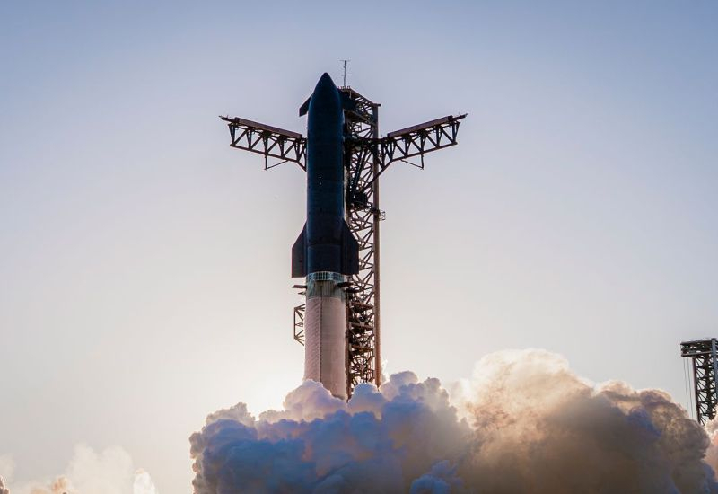 SpaceX plănuiește să strângă aproape 25 % din capital printr-un IPO, atrăgând fonduri de la investitori privați