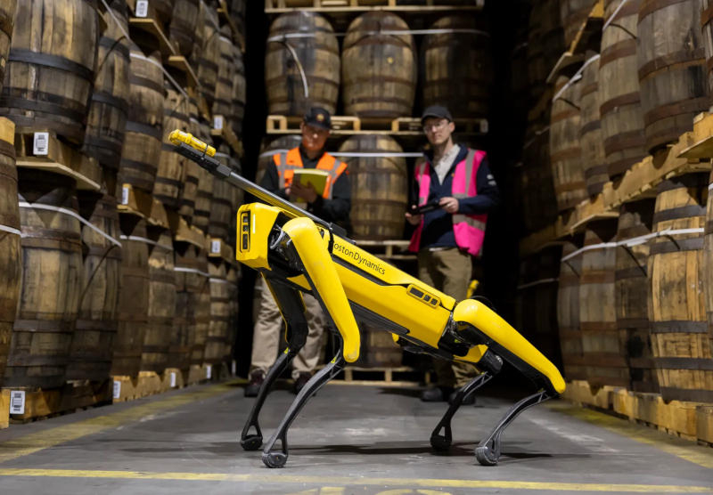 Dewar’s a creat un robot detectiv care identifică scurgerile de vapori de whisky.