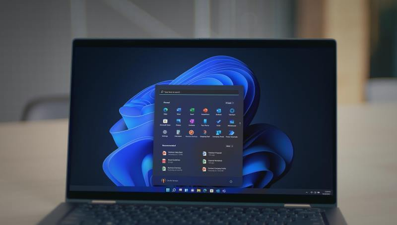 Microsoft a eliminat o eroare din Windows 11 prin care calculatoarele se stingeau singure și pierduseră rapid bateria.
