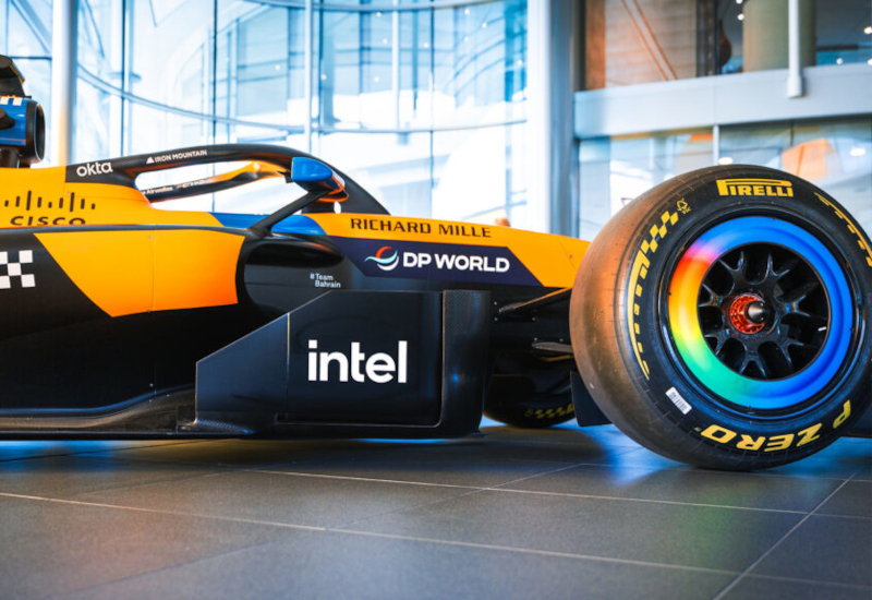 Intel se poziționează ca partener de calcul pentru McLaren, provocând AMD pe pistele Formule‑1
