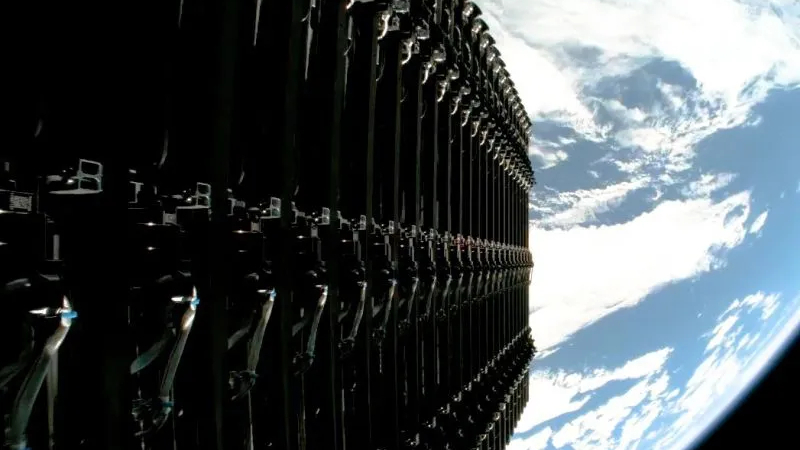 SpaceX acuză Blue Origin că creează interferențe din antenele TeraWave, care pot afecta 10 milioane de utilizatori Starlink.