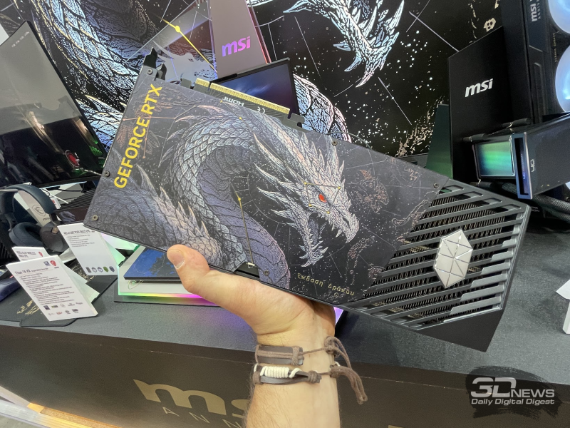 MSI a prezentat GeForce RTX 5080 Suprim în ediție celebră Draco Epic, cu un dragon mare pe panoul din spate.
