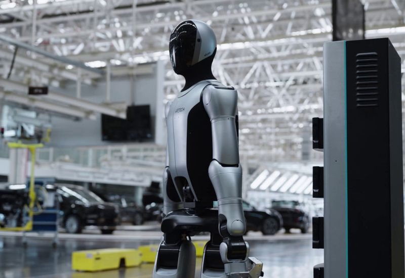 China accelerează implementarea roboților: producția de mașini industriale a crescut cu 31 % într-un an.