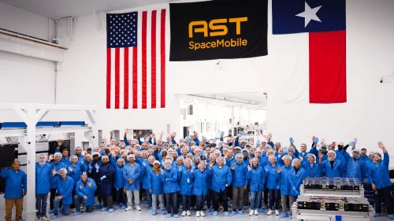 AST SpaceMobile a accelerat internetul prin satelit pentru smartphone‑uri cu aproape cinci ori