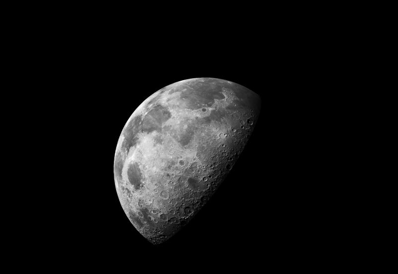 Elon Musk planifică să construiască o rețea de sateliți pentru inteligență artificială pe Lună, folosind o catapultă gigantică pentru lansare.