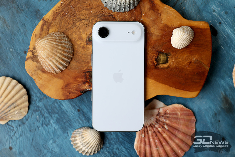 Autoritățile braziliene amenință din nou Apple cu o amendă pentru faptul că în setul iPhone nu este inclus un adaptor de alimentare.