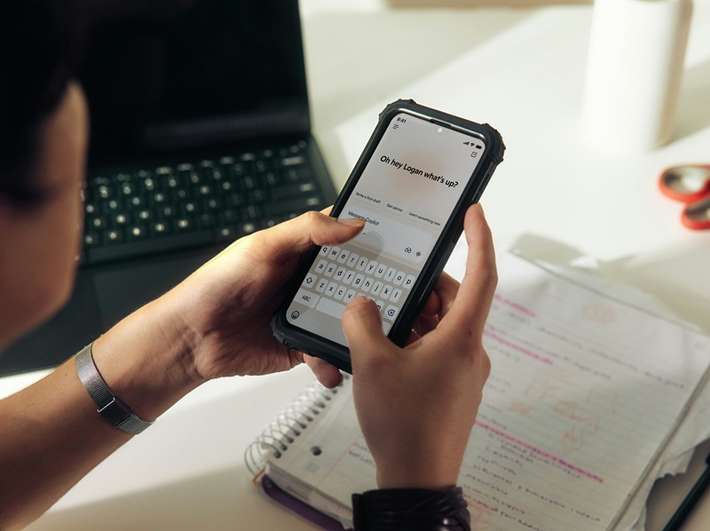 În sondaj s-a constatat că jumătate dintre angajații din SUA utilizează deja inteligența artificială la locul de muncă