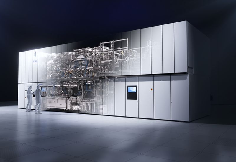 ASML prevede o utilizare extinsă a tehnologiei High‑NA EUV încă anul viitor pentru producția de cipuri cu dimensiuni ale tranzistorilor de 1,4 nm și mai mici.