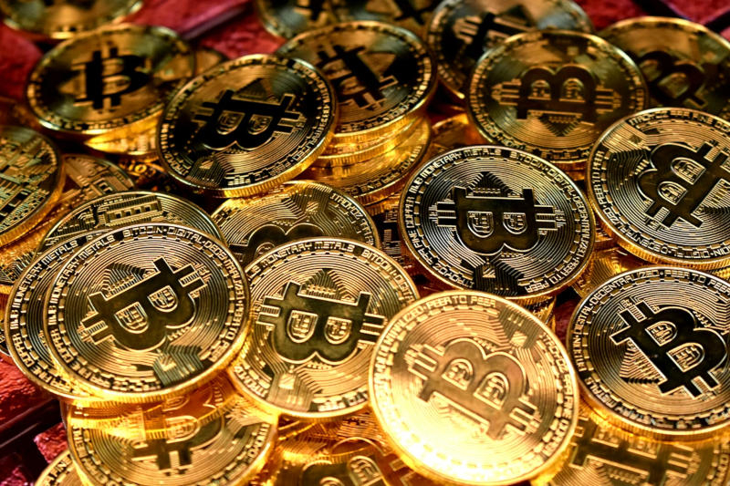 Astăzi împlinesc 16 ani de la prima achiziție cu bitcoin – două pizza ar costa acum 770 de milioane de dolari.