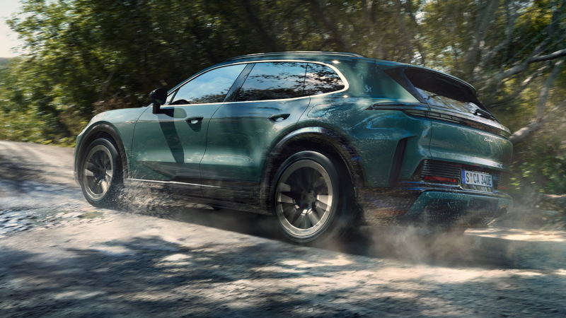 Porsche a prezentat versiunea electrică a Cayenne, dezvoltând-o până la 1.139 CP și ajungând la 100 km/h în 2,4 secunde.