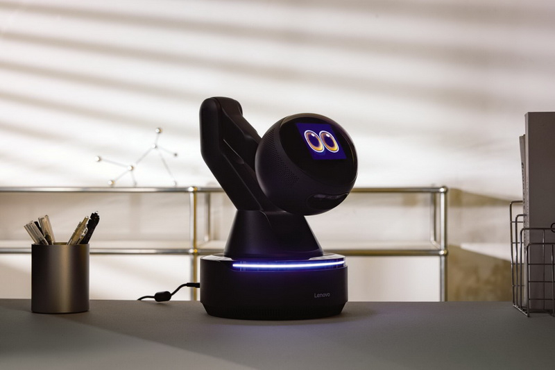 Lenovo a prezentat „sfera cu ochi” – prototipul robotului asistent AI Workmate, echipat cu modul de proiecție și inteligență artificială