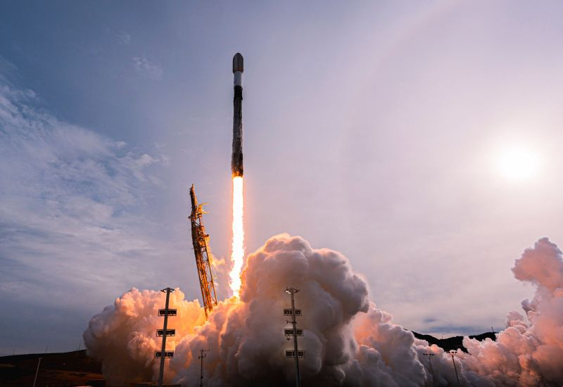În următoarele cinci ani în spațiu vor apărea mai multe centre de procesare a datelor decât pe Pământ, afirmă Elon Musk