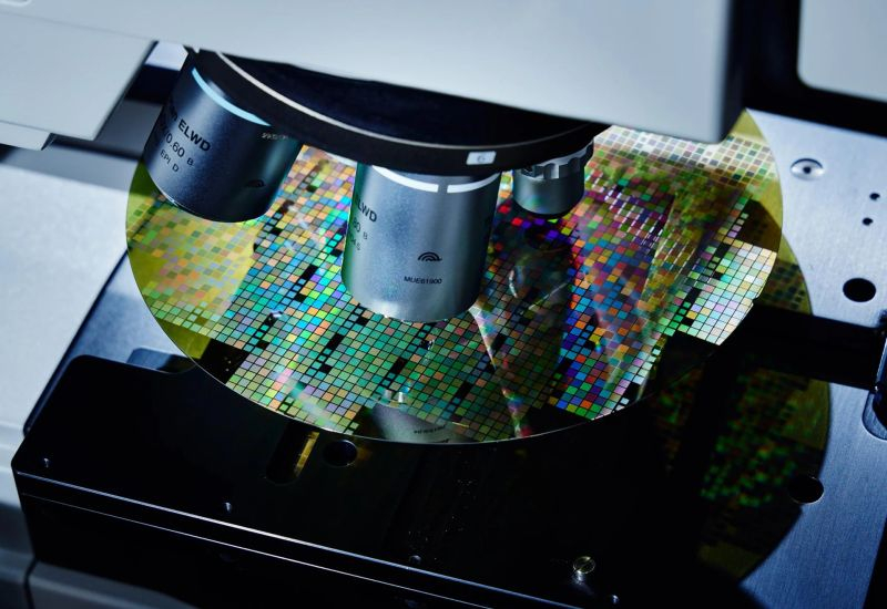 Google intră pentru prima dată în topul celor cinci clienți principali ai Samsung datorită creșterii tehnologiilor AI.