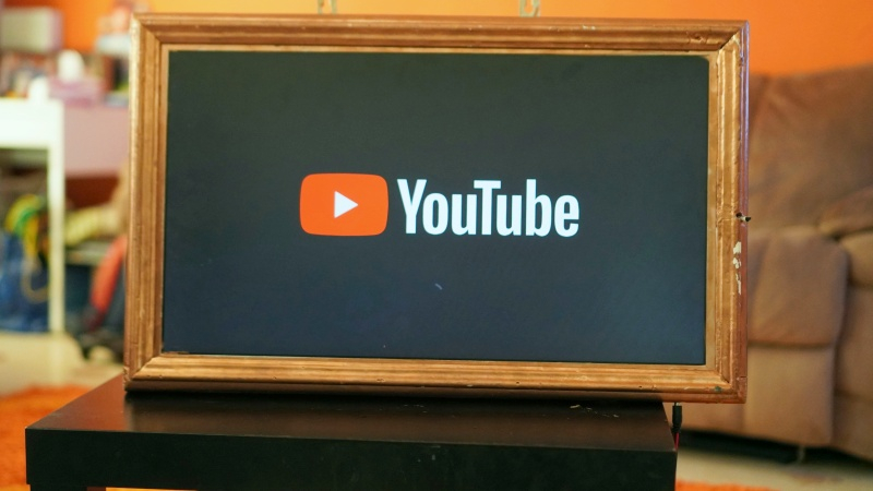 YouTube a intensificat conflictul cu blocatorii de reclame, începând să șteargă comentariile și descrierile videoclipurilor utilizatorilor.