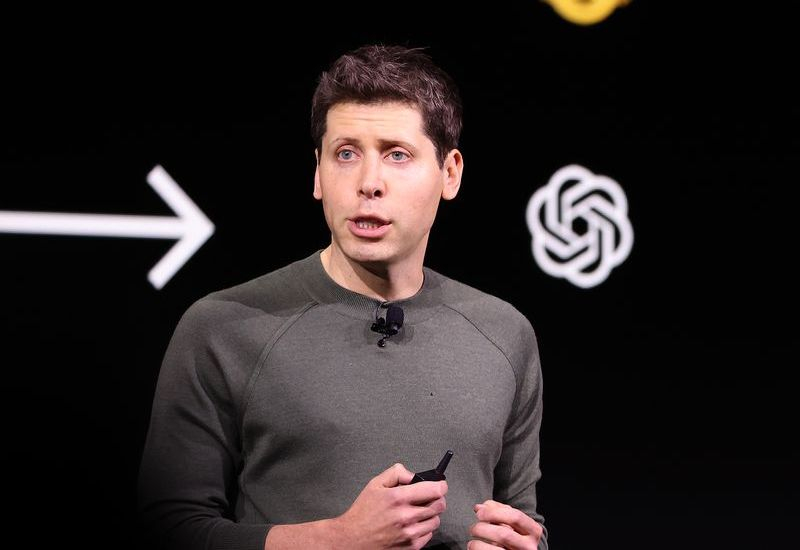 Sam Altman a promis să corecteze contractul „glisant” cu Ministerul Apărării pentru a asigura protecția cetățenilor împotriva supravegherii.