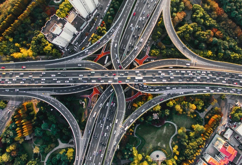 Sistemul AI învață automobilele să raporteze gropile rutiere și apoi transmite aceste informații către serviciile de reparație a drumurilor