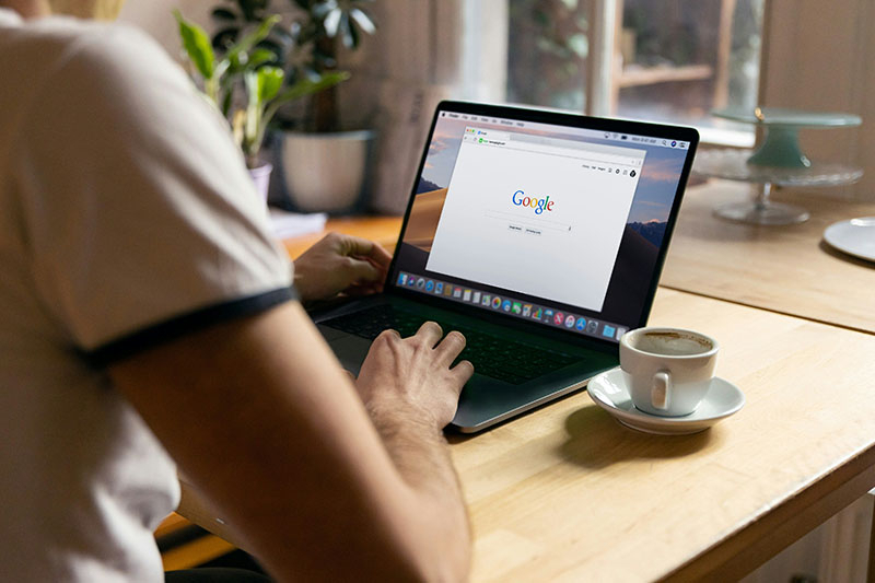 Google protestează schimbările în căutare din UE, amenințând cu miliarde de amenzi
