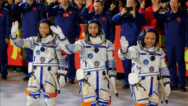 China amână cu un lună schimbarea echipajului „TianGong” după ce a detectat o crăpătură în iluminator.
