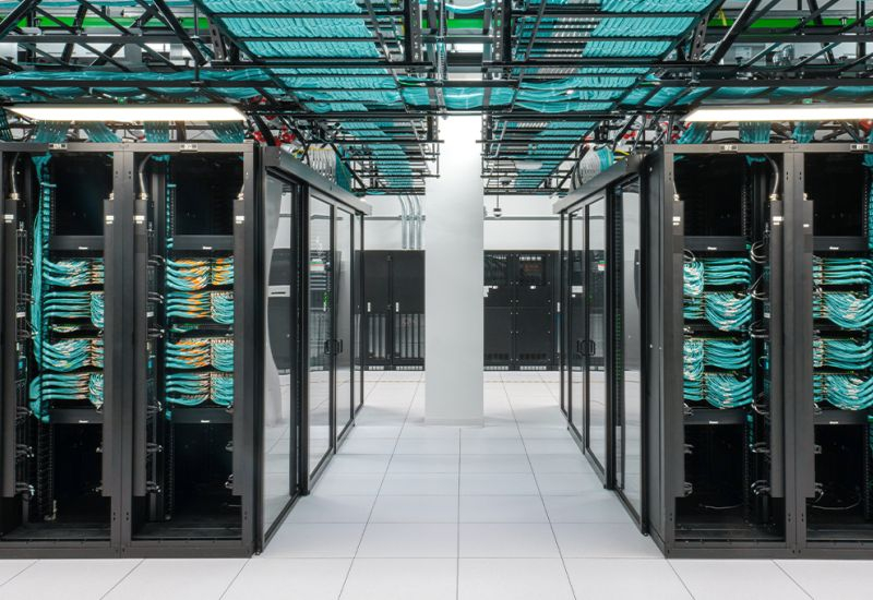 Statele Unite planifică să limiteze vânzarea de cipuri AI Nvidia și AMD către companii care dezvoltă centre de date în țară.