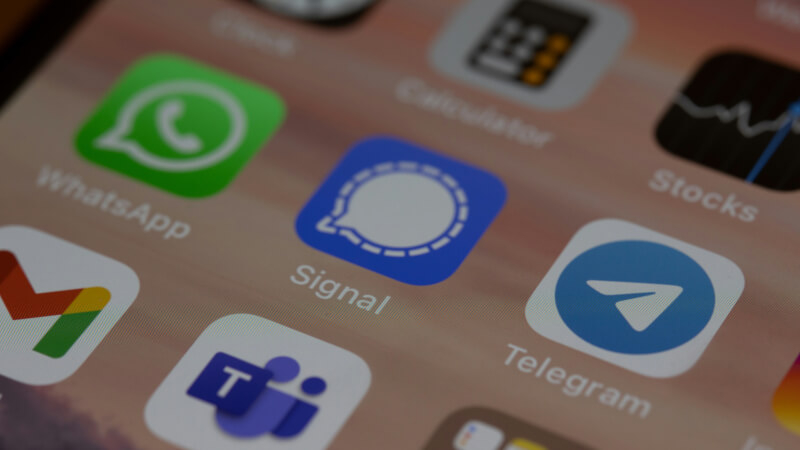 FBI a dobândit capacitatea de a descifra mesajele la distanță în Signal