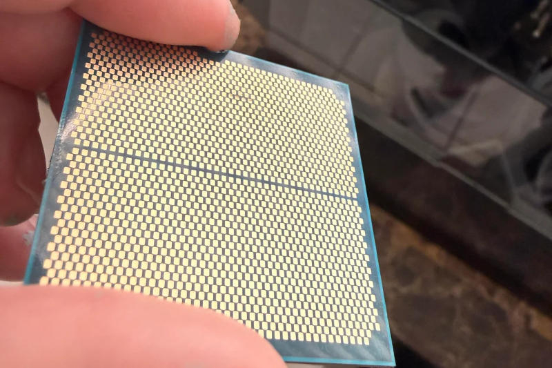 Actualizarea BIOS-ului s-a dovedit inutilă: Ryzen 7 9800X3D continuă să se prăbușească pe plăci-mamă ASRock