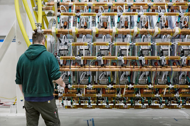 Pacific Fusion a efectuat teste pe prototipul unui dispozitiv de fuziune termică cu buget redus, care utilizează comprimarea cu condensator pentru aprinderea inercială a combustibilului.