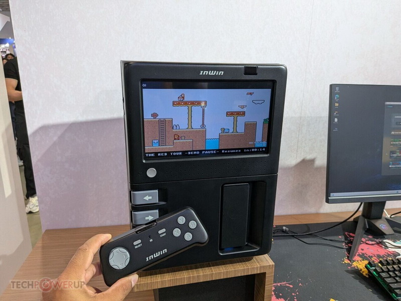 InWin a prezentat corpul GX‑285, echipat cu un console retro integrată și ecran de 10 inci