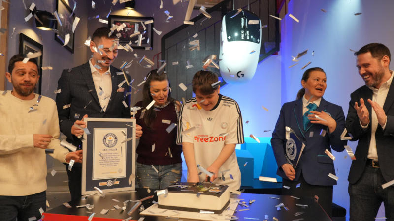 Logitech G Pro X2 Superstrike a batut recordul mondial Guinness pentru numărul de clicuri, însă în unele jocuri a fost considerat un cheater.