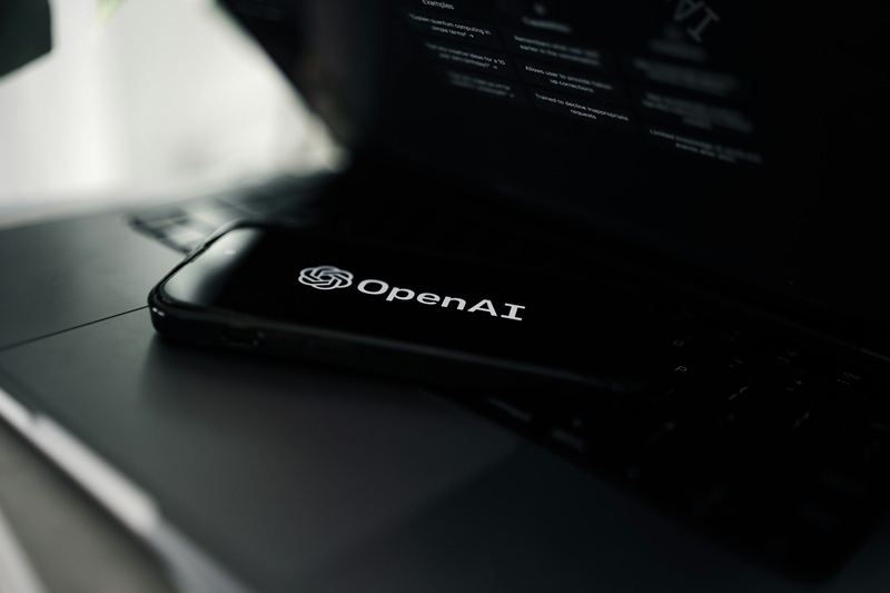 OpenAI a lansat GPT‑Realtime‑2 și două noi variante vocale disponibile doar prin API.