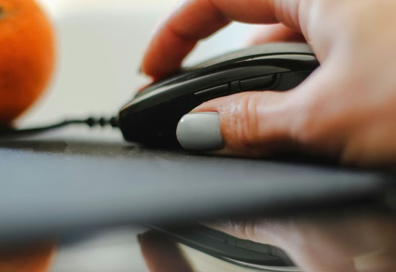 Angajații Meta s-au revoltat împotriva software-ului care urmărește mișcarea mouse-urilor lor