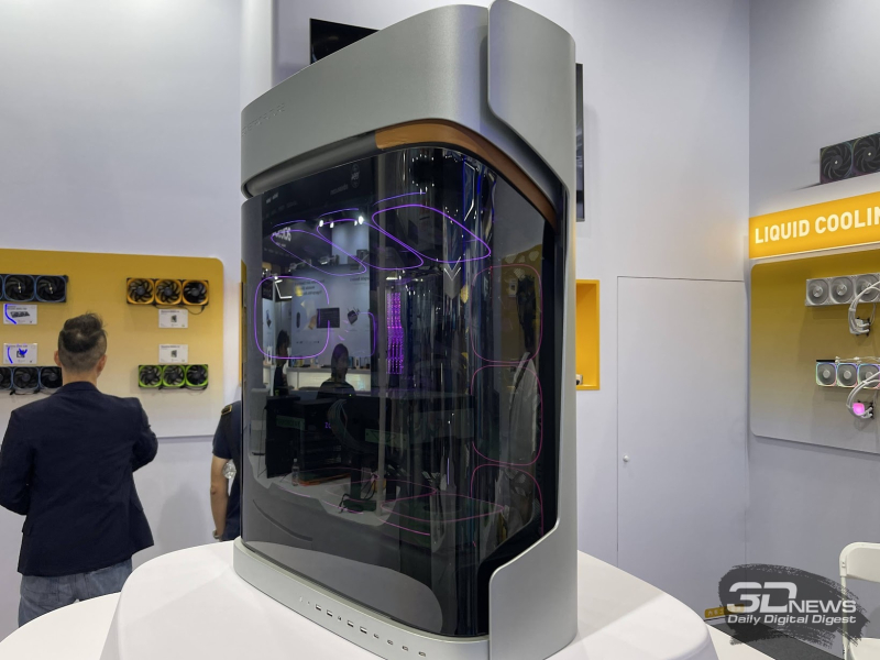 Geometric Future a prezentat la Computex 2026 case gigantice, blocuri de alimentare strălucitoare și cele mai noi sisteme de răcire cu lichid.