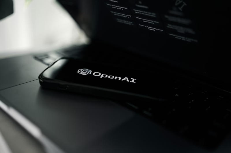 OpenAI a prezentat GPT‑5.4 — un model de limbaj mare de top cu abilități îmbunătățite în lucru computerizat în modul agent.