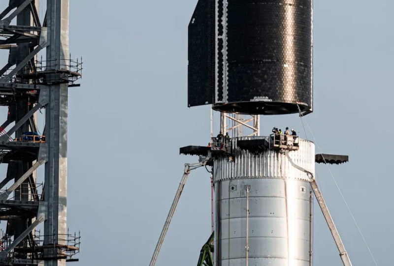 Angajatul companiei SpaceX a decedat pe șantier cu doar câteva zile înainte de lansarea Starship, iar cauzele incidentului sunt în curs de investigare.