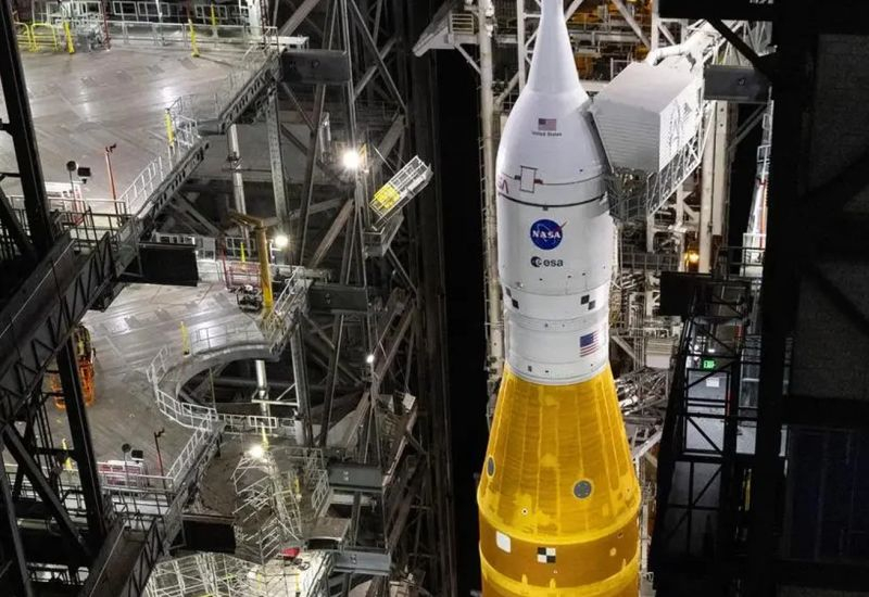 NASA a planificat lansarea misiunii lunare Artemis II pe 1 aprilie, dar în denumire folosește un joc de cuvinte „Neshutochno delo”.
