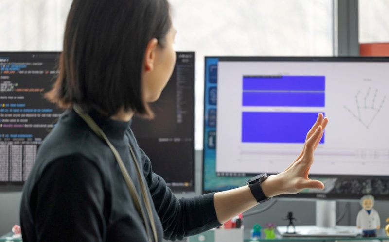 Cercetătorii au folosit inteligența artificială pentru a transforma ceasurile inteligente obișnuite într-un dispozitiv de măsurare precisă a mișcărilor mâinii