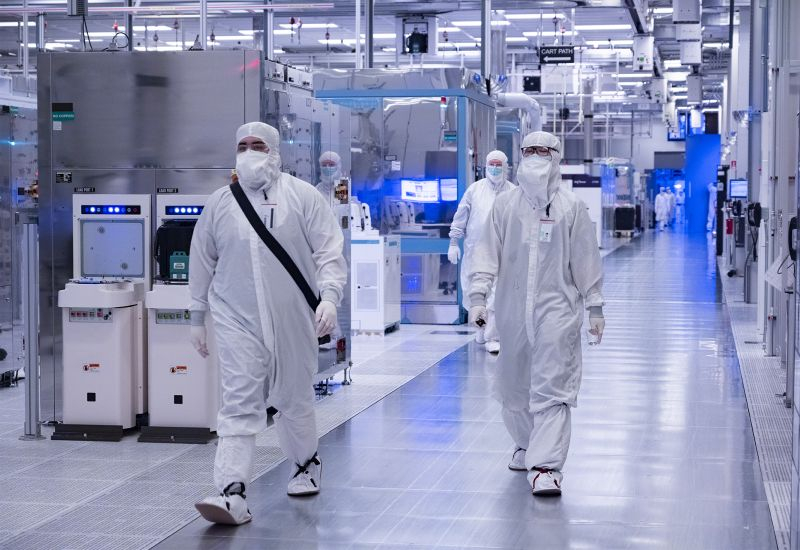 Acțiunile Intel au crescut cu 14 %, când au apărut informații despre o tranzacție cu Apple.