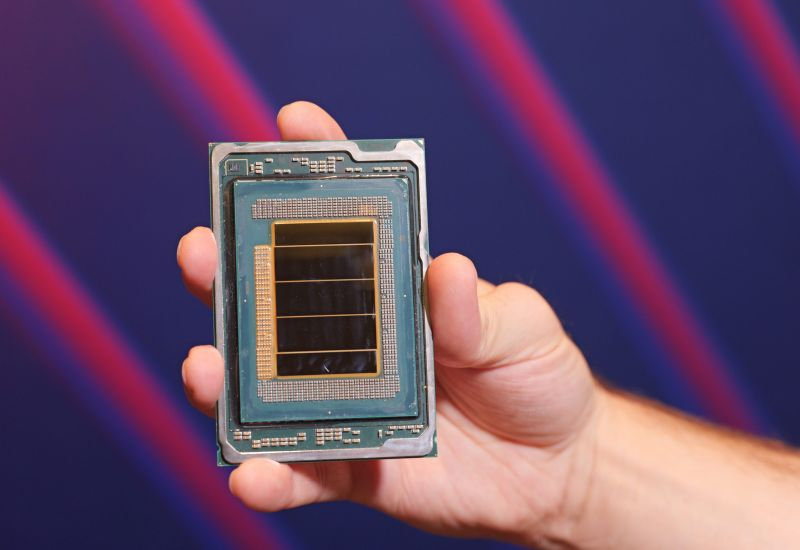 Prețul acțiunilor Intel a crescut cu aproape 25 %, impulsionând piața, iar valoarea Nvidia a ajuns la 5 trilioane de dolari.