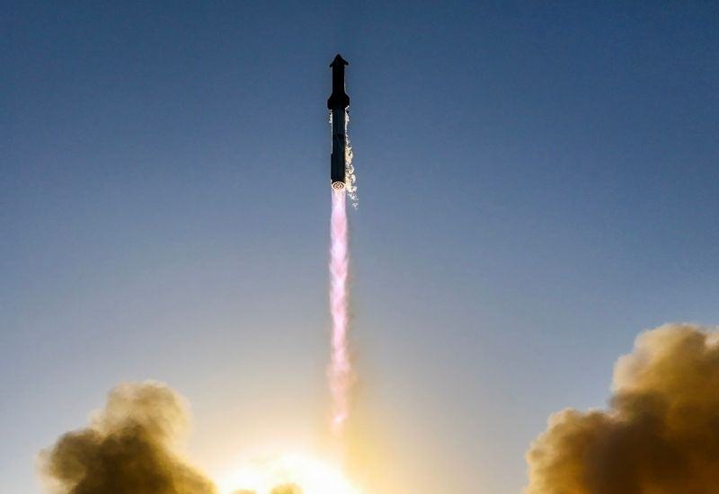SpaceX amâne planul pentru Marte pentru a se concentra pe Lună în 2026.