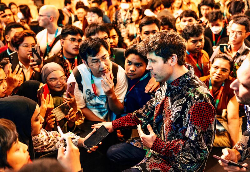 În SUA a fost arestată o persoană care se presupune că planifica să incendieze casa lui Sam Altman din OpenAI.