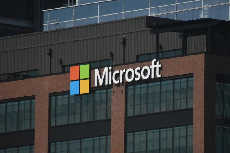 Microsoft își propune să devină autonomă în domeniul inteligenței artificiale: modele proprii în loc de dependențe de la OpenAI