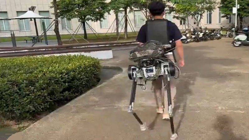 China a dezvoltat un robot portabil care transformă oamenii în centauri și ajută la transportul mărfurilor.