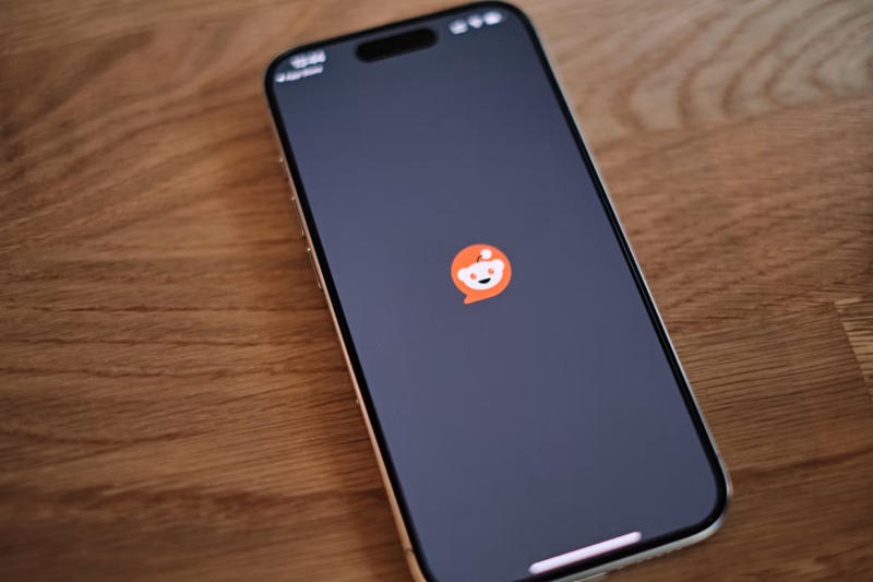 Reddit a fost inundat cu spam despre proceduri medicale suspecte care intră în căutarea Google AI.