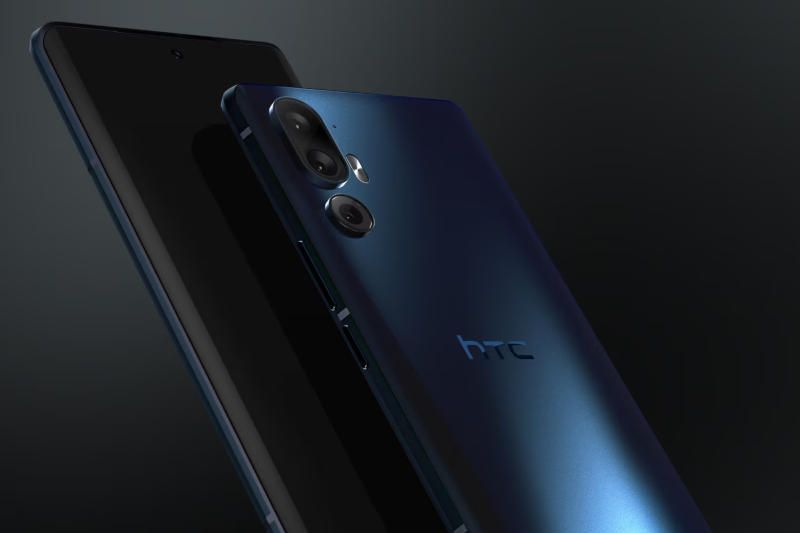 Telefonul Trump Mobile T1 arată prea asemănător cu HTC U24 Pro.