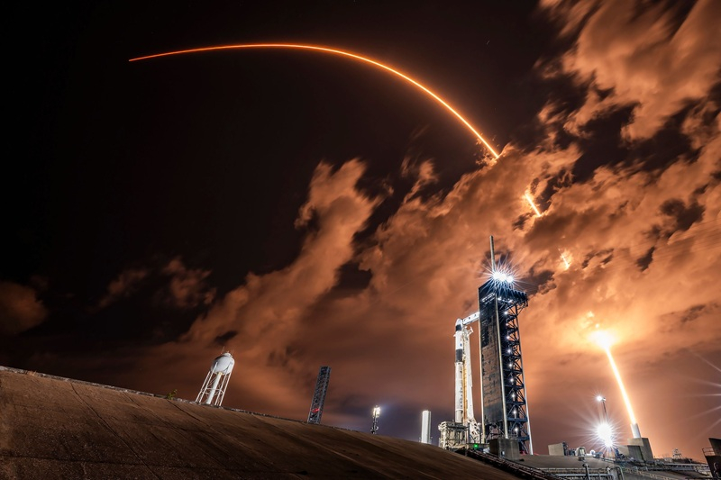 Regulatorul FCC a criticat Amazon: în primul rând lansați propriile sateliți și apoi plângeți pe SpaceX.