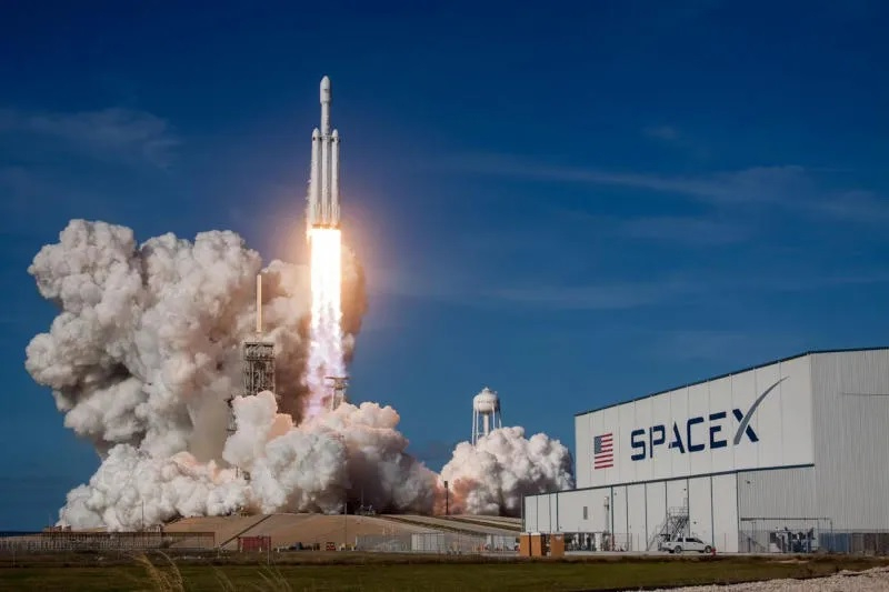 SpaceX depune o cerere pentru o ofertă publică inițială de acțiuni care probabil va fi cea mai mare din lume.